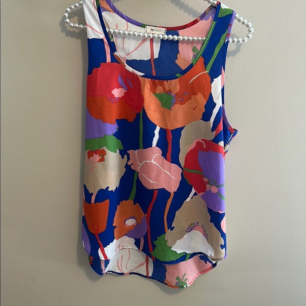 Everly Floral Print Top. Size Large